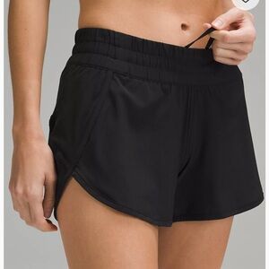 Lululemon Tracker Low-Rise Lined Short 4" in Black and Gold Pattern Size 6